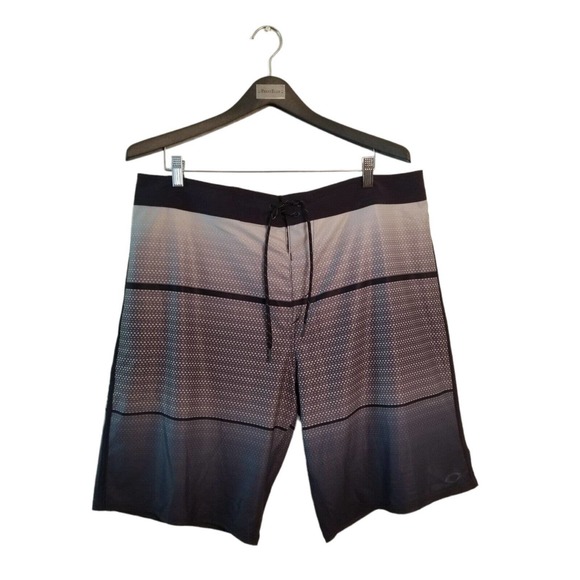Oakley Lightweight swing Shorts Men's Size 38, inseam 10.5 in multicolor - Picture 1 of 7